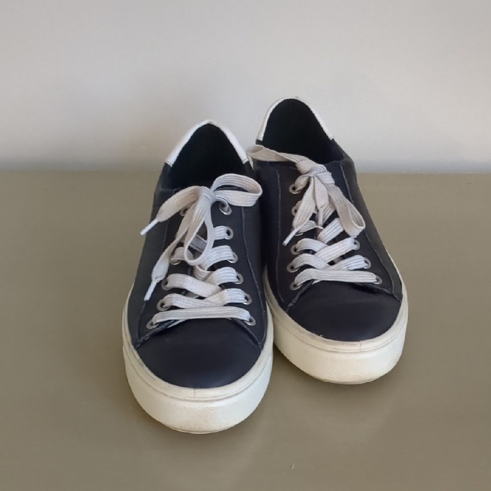 🇩🇪 Ara Black and White Sneakers - Size 9